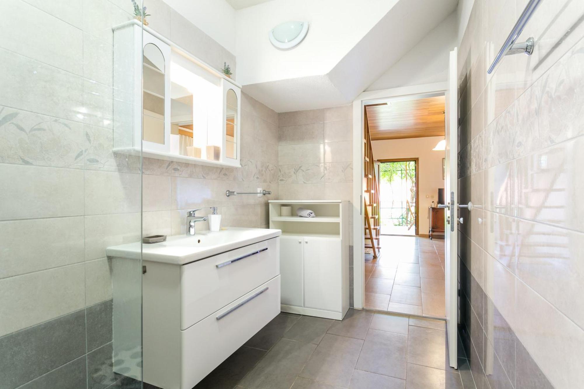 Apartments By The Sea Baska Voda, Makarska - 300 Стая снимка